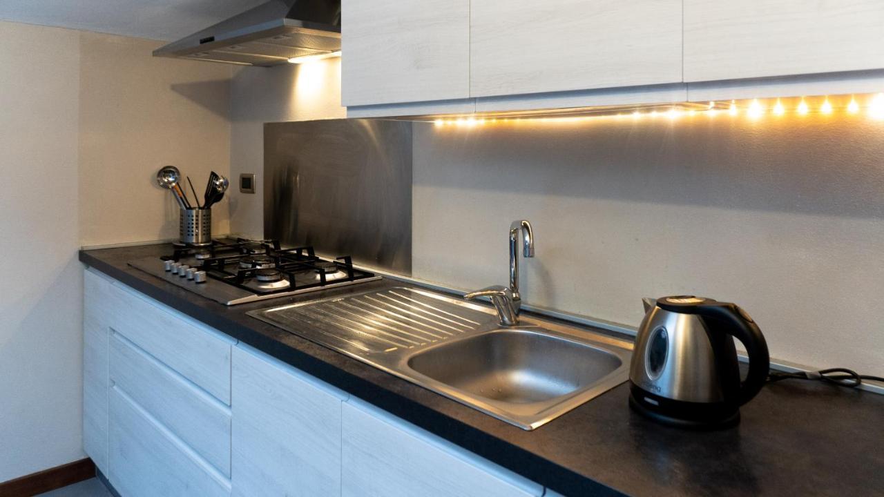 Villa Riva Lago - Apartment With Parking Tavernola Bergamasca Ngoại thất bức ảnh